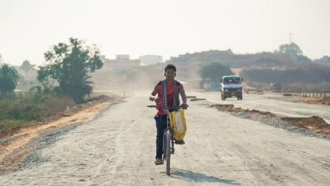 Labour going to work in cycle